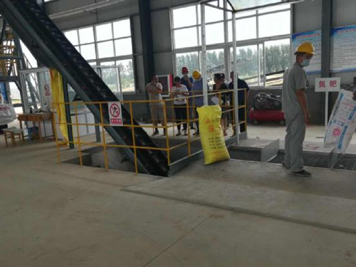 從自動(dòng)配料計(jì)量到產(chǎn)品包裝連續(xù)的機(jī)械化生產(chǎn)線(xiàn) 從自動(dòng)配料計(jì)量到產(chǎn)品包裝連續(xù)的機(jī)械化生產(chǎn)線(xiàn)